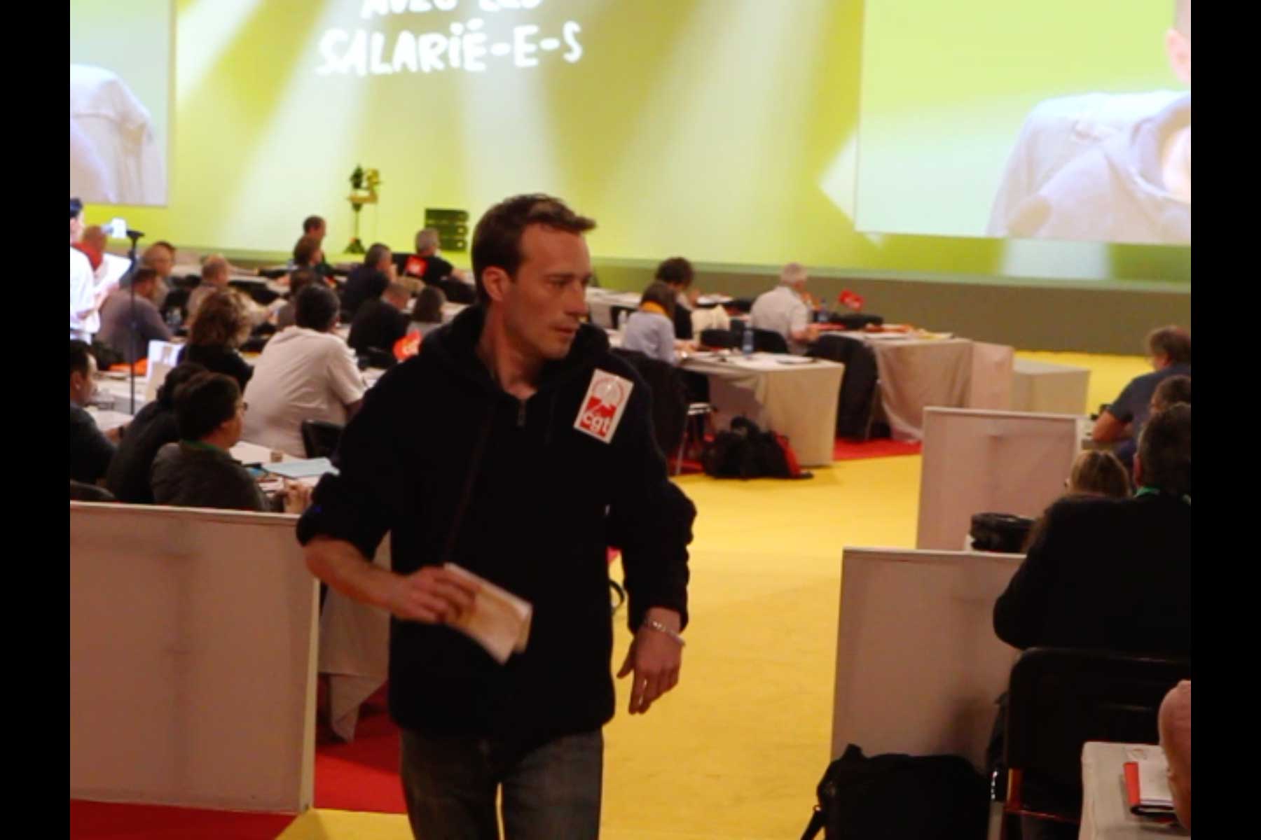 Der Gewerkschafter Emmanuel Roux ist auf dem Rückweg zu seinem Sitzplatz  Fotografie von Heiko Schäfer