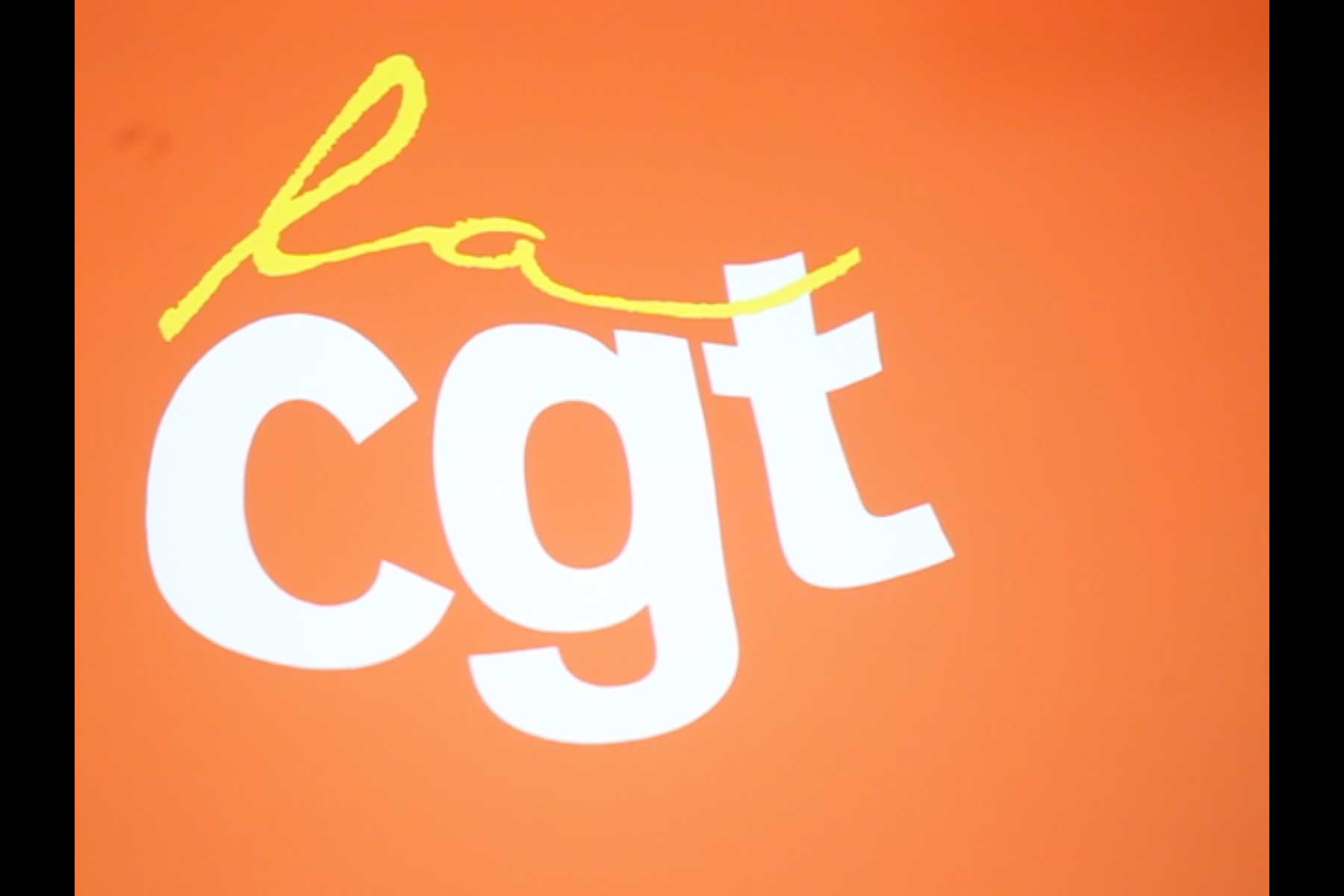 Projektion mit dem Brand der CGT  Fotografie von Heiko Schäfer