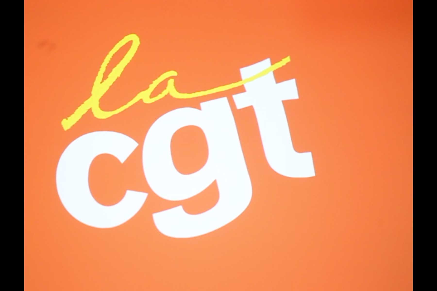 Projektion mit dem Brand der CGT  Fotografie von Heiko Schäfer