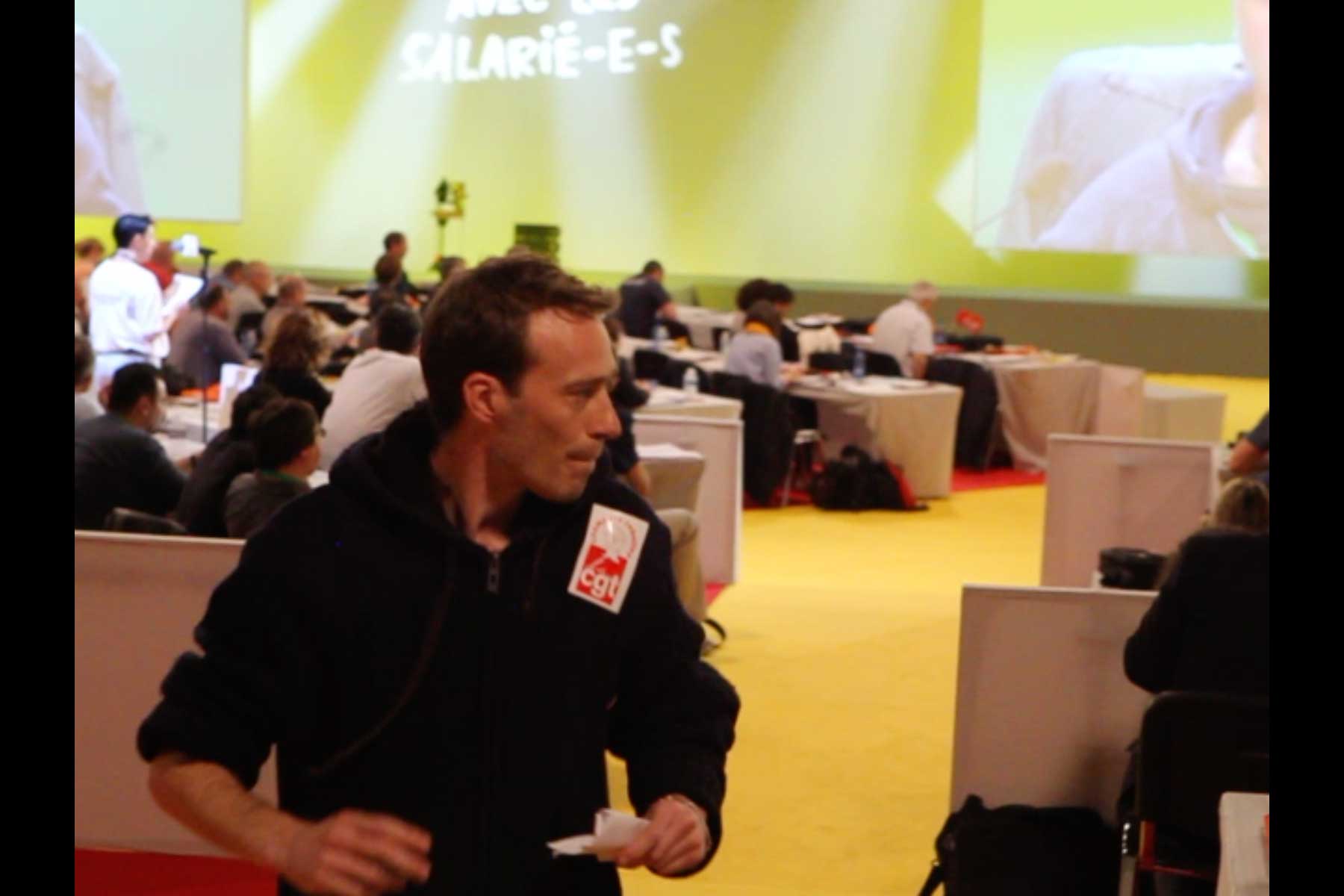 Der Gewerkschafter Emmanuel Roux ist auf dem Rückweg zu seinem Sitzplatz  Fotografie von Heiko Schäfer