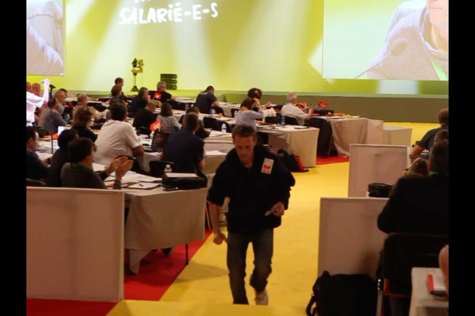 Der Gewerkschafter Emmanuel Roux ist auf dem Rückweg zu seinem Sitzplatz  Fotografie von Heiko Schäfer