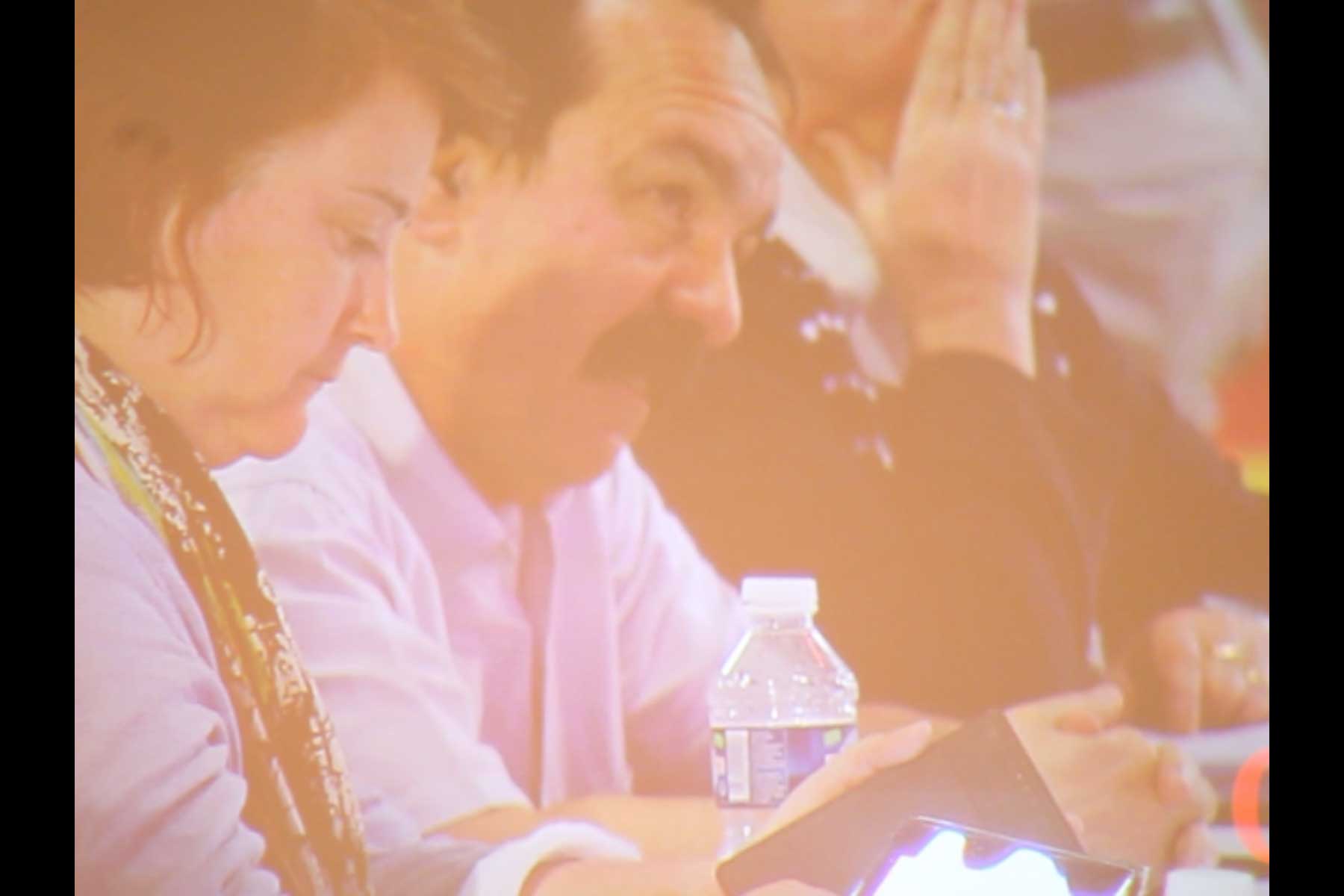 Eine Projektion, die den Generalsekretär der CGT Philippe Martinez zeigt  Fotografie von Heiko Schäfer