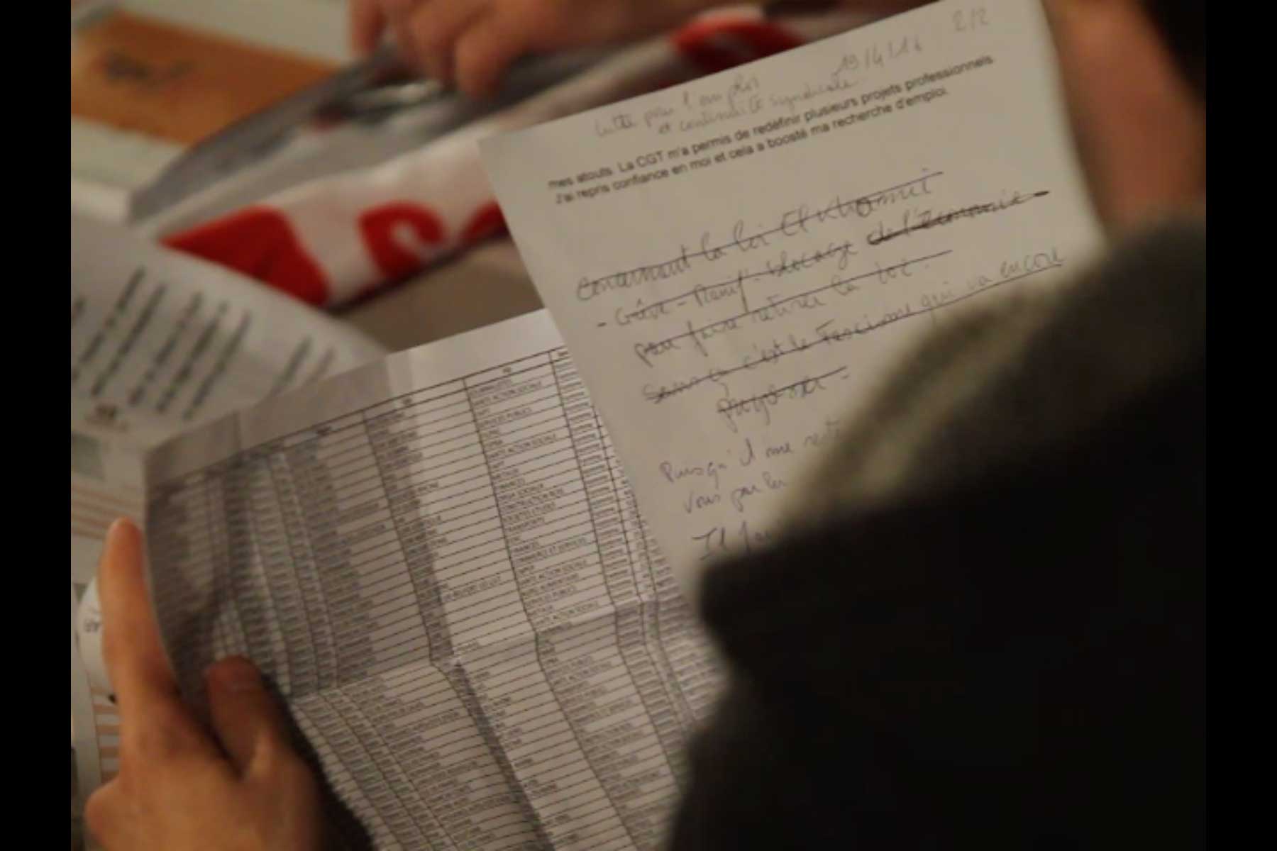 Ein Gewerkschafter mit Notizen und einer Liste auf dem 51. Kongress der CGT  Fotografie von Heiko Schäfer