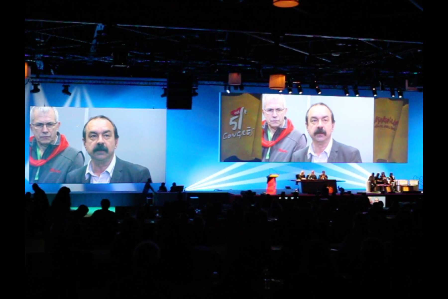 Eine Projektion, die den Generalsekretär der CGT Philippe Martinez zeigt  Fotografie von Heiko Schäfer