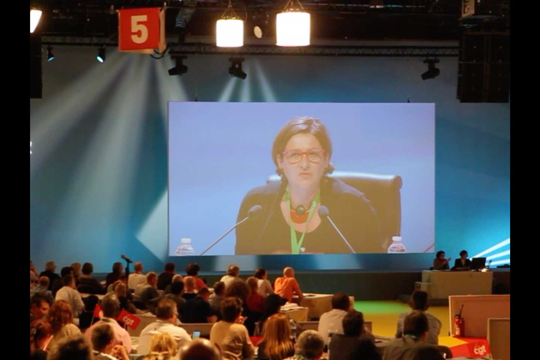 Die Sitzungsleiterin des Kongresses spricht  Fotografie von Heiko Schäfer