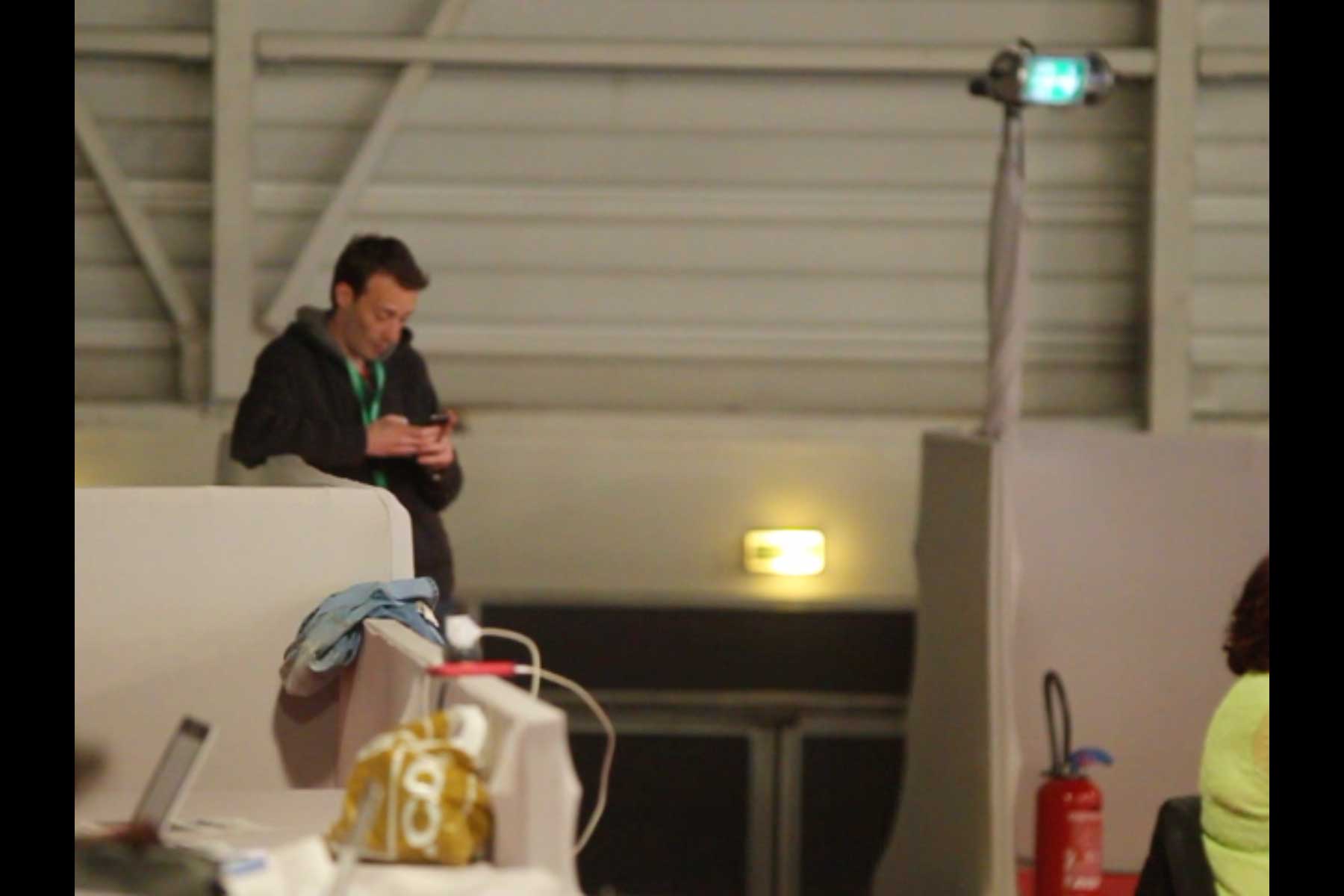 Der Gewerkschafter Emmanuel Roux schaut auf sein Handy auf dem 51. Kongress der CGT  Fotografie von Heiko Schäfer