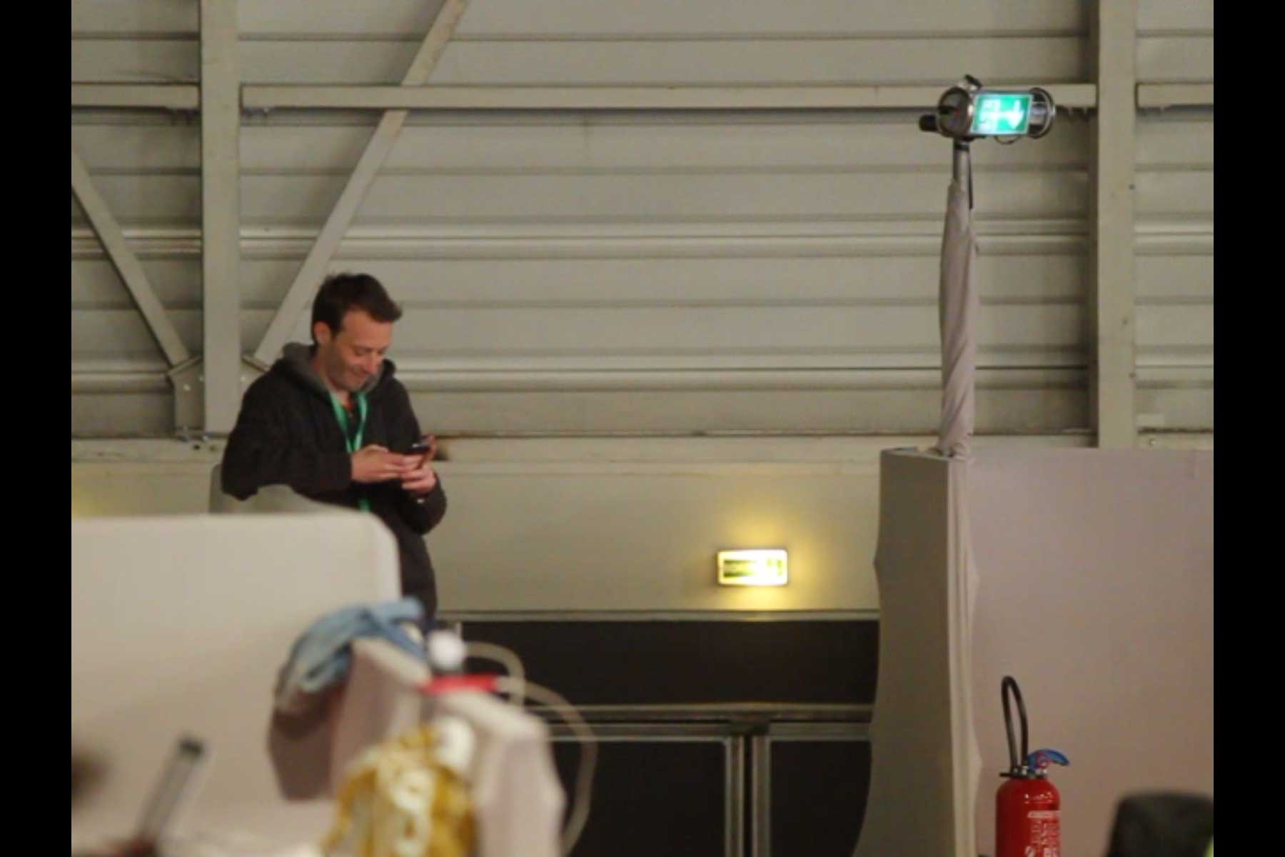 Der Gewerkschafter Emmanuel Roux schaut auf sein Handy auf dem 51. Kongress der CGT  Fotografie von Heiko Schäfer