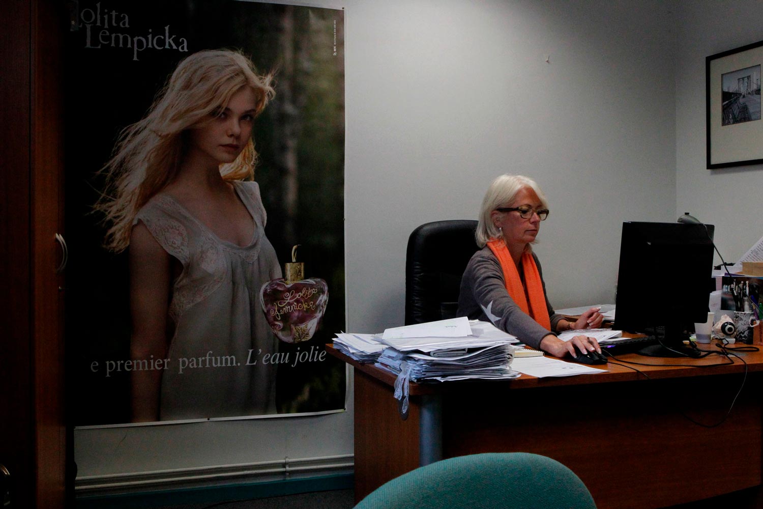 Eine leitende Angestellte im Büro der Textilfirma Codentel  Fotografie von Heiko Schäfer