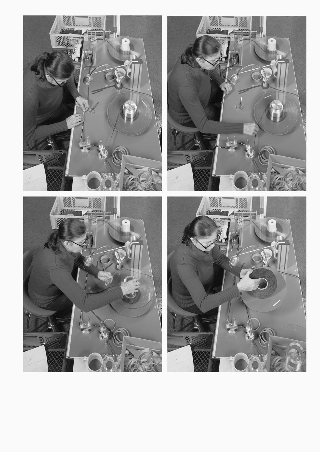 Eine Textilarbeiterin arbeitet an einer Maschine in der Firma Darcor Etiketten  Fotografie von Heiko Schäfer