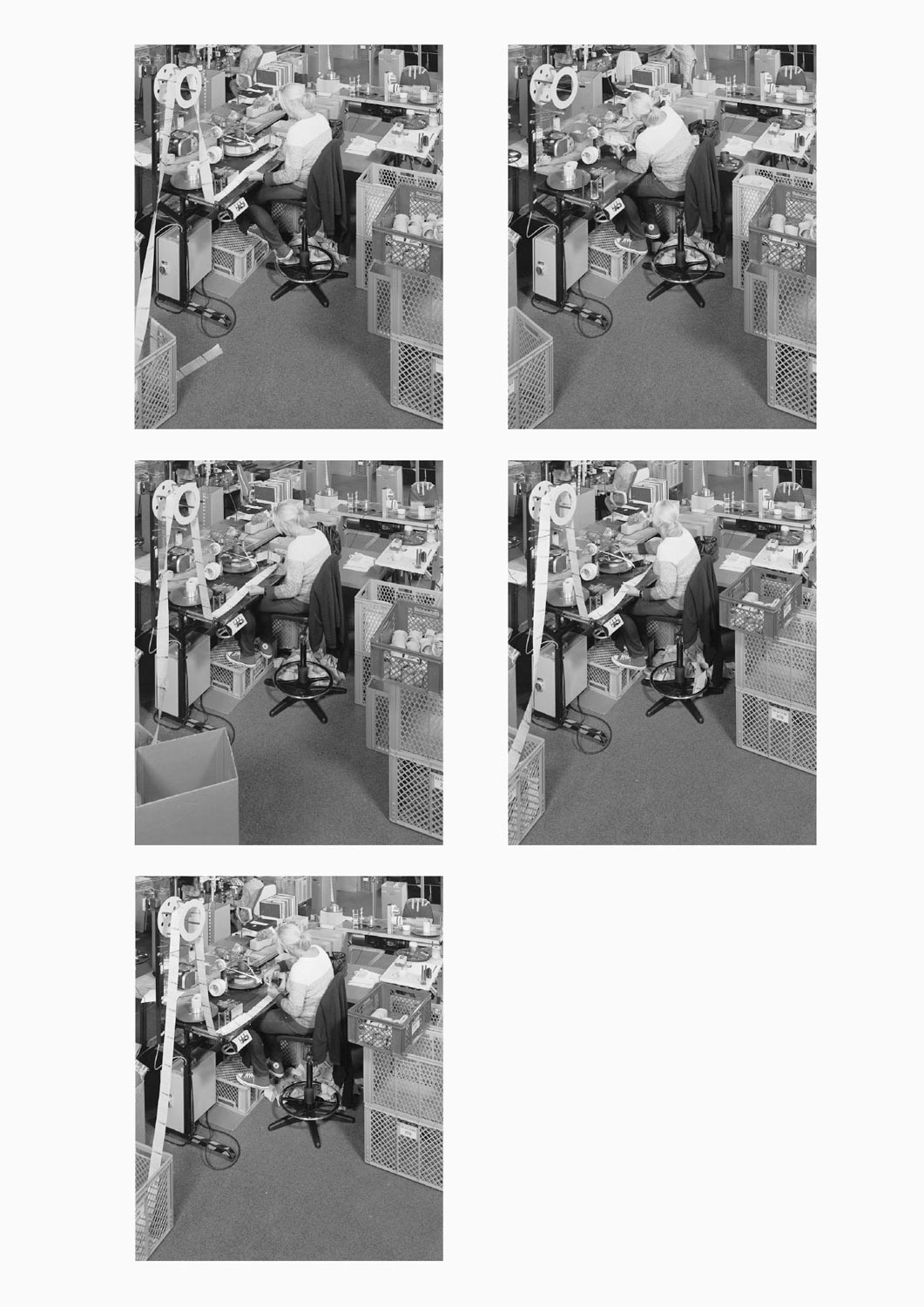 Eine Textilarbeiterin arbeitet an einer Maschine in der Firma Darcor Etiketten  Fotografie von Heiko Schäfer